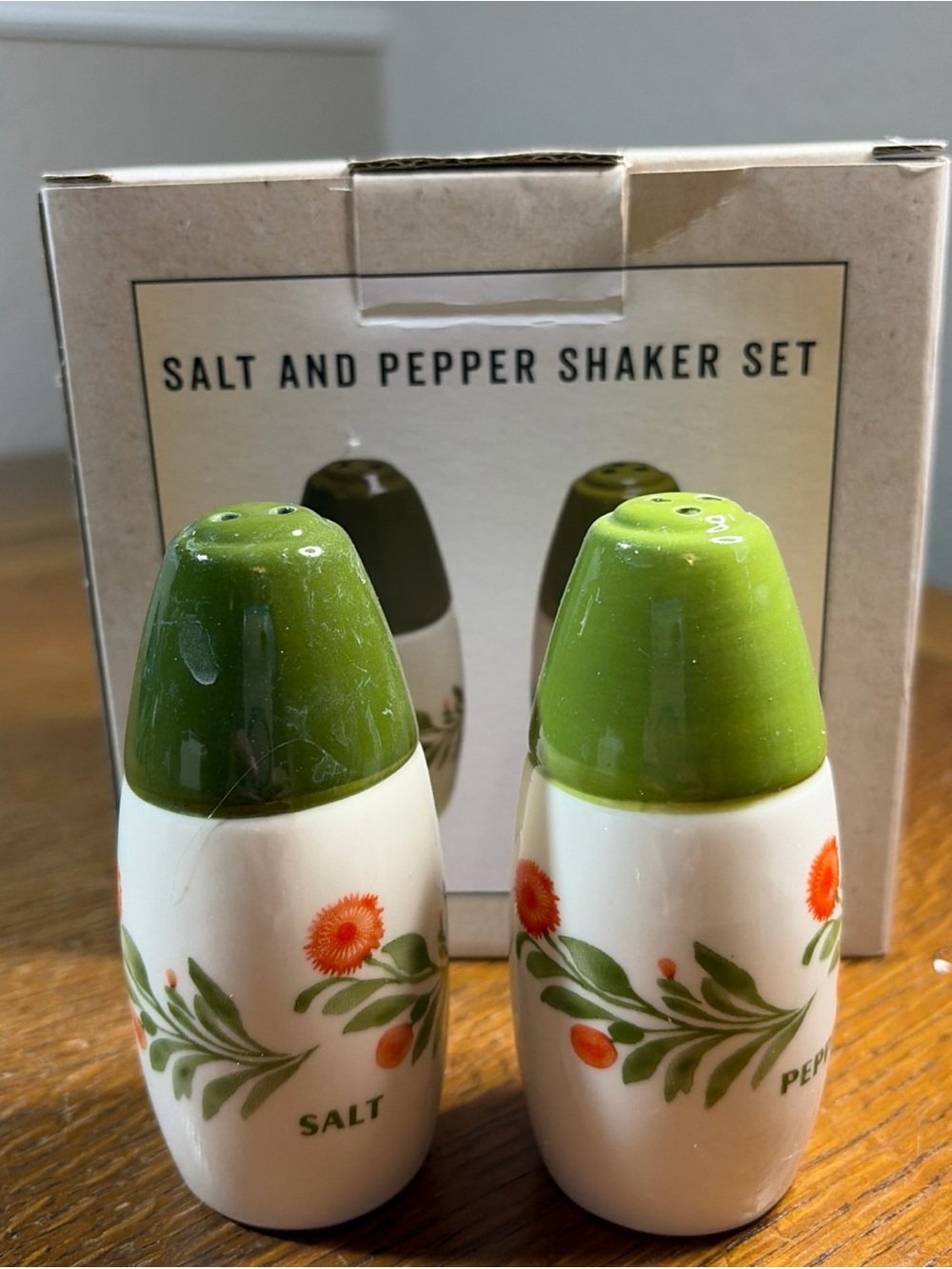 Cracker Barrel Green Top Floral Salt & Pepper Shaker Set Ceramic Shakers NEW
